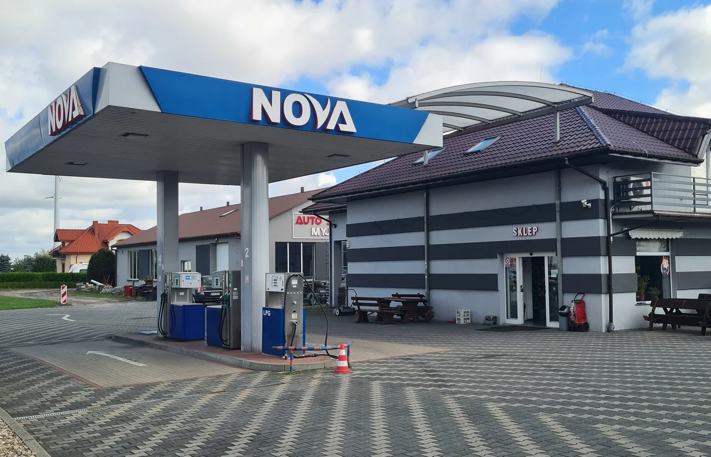 Stacja NOVA i Rakowski Serwis